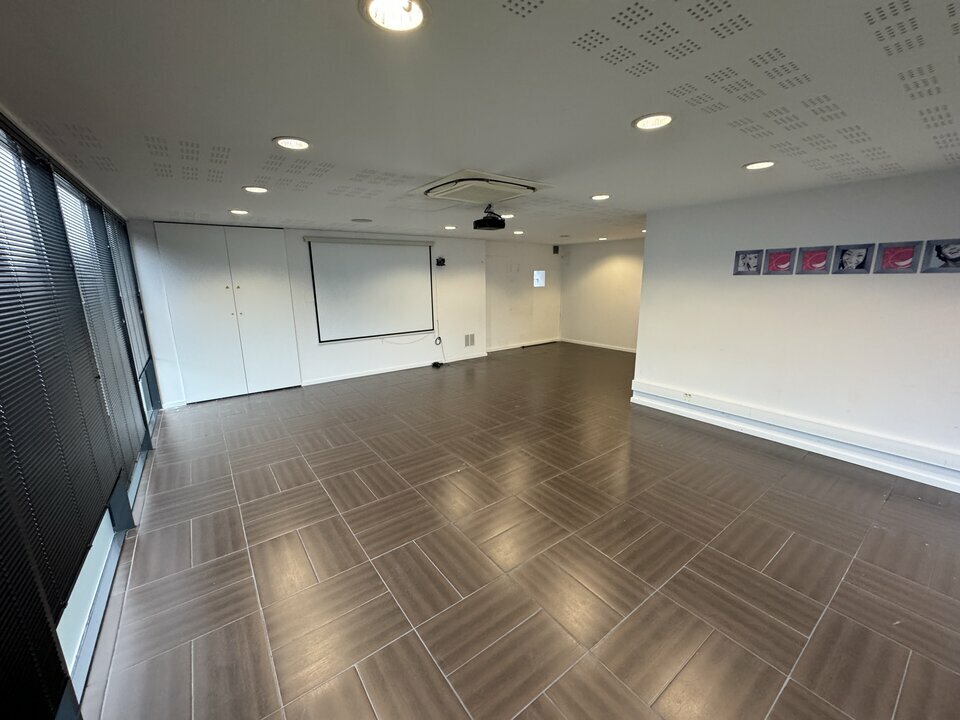Bureaux à louer - 580.0 m2 - 64 - Pyrenees-Atlantiques