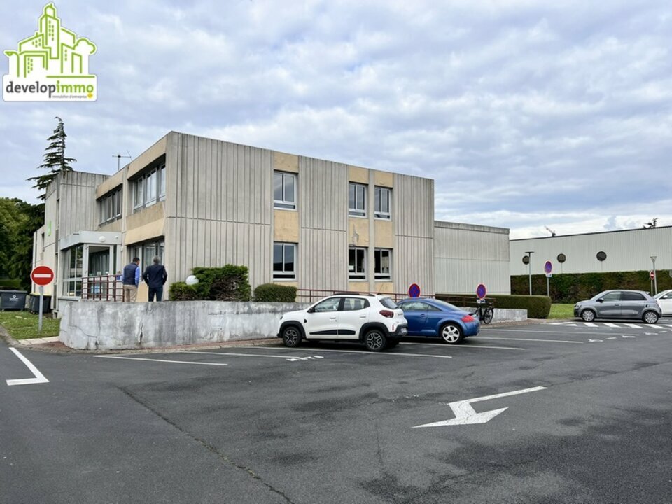 Immeuble de bureaux offrant un beau potentiel 