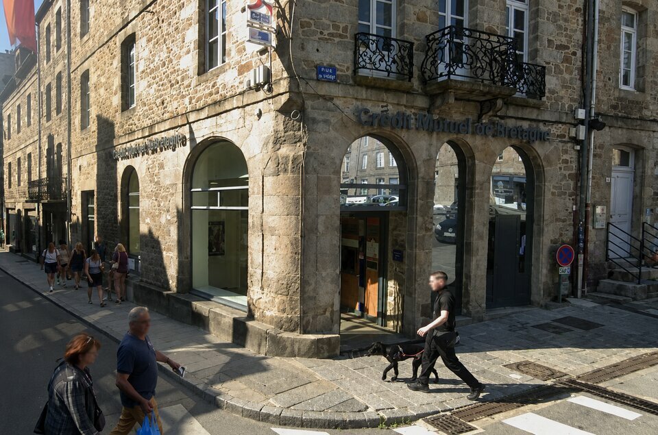 A LOUER LOCAL COMMERCIAL DE CARACTERE - DINAN CENTRE-VILLE