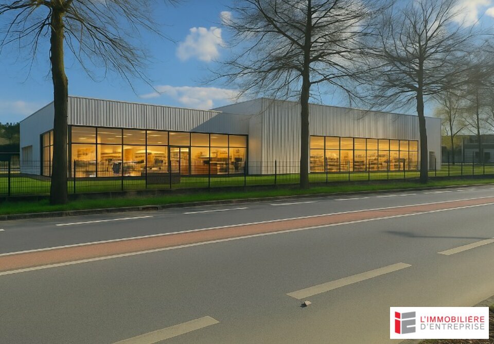 LOCATION  LOCAL D'ACTIVITÉ  730 m²  VITRÉ