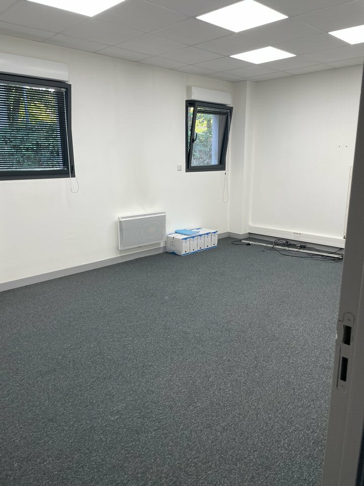 Visuel 4 de l'annonce : A LOUER- LOCAL D'ACTIVITE- KERGARADEC