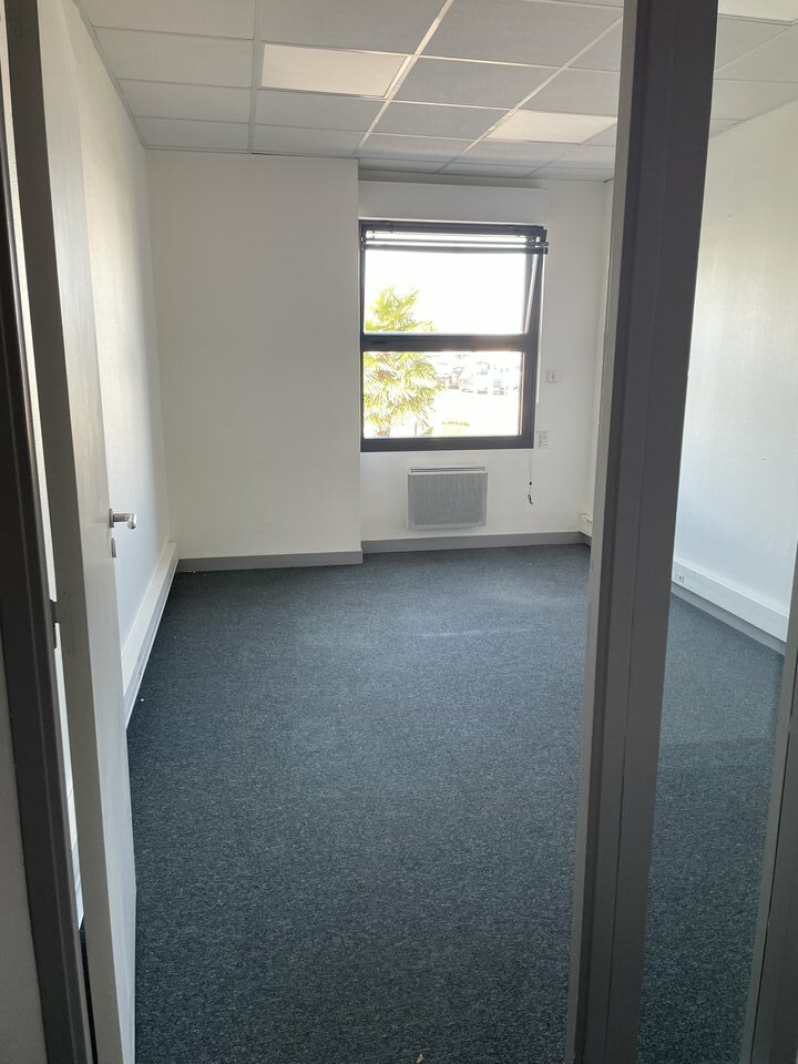 Visuel 6 de l'annonce : A LOUER- LOCAL D'ACTIVITE- KERGARADEC