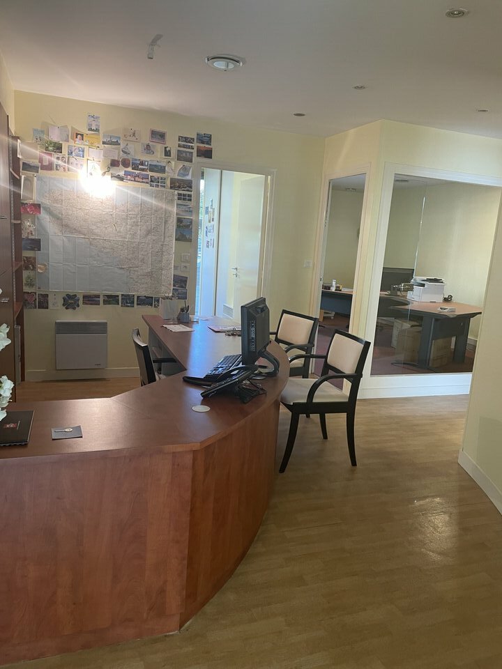 A LOUER -BUREAUX - PORT DE COMMERCE