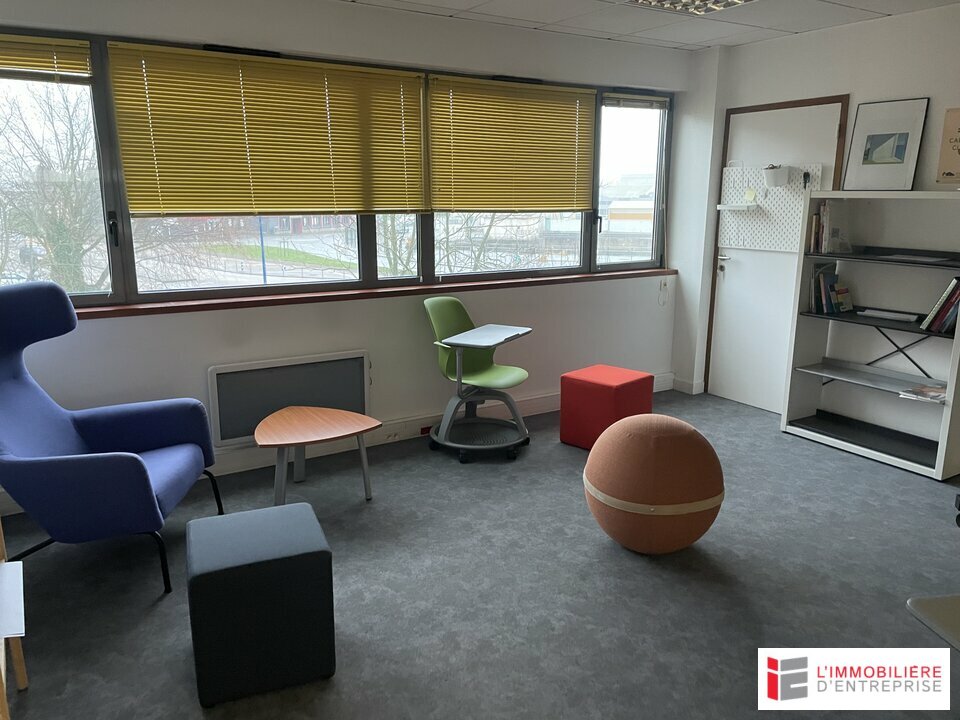 A  VENDRE - BUREAUX 220m2 - BREST PORT DE COMMERCE