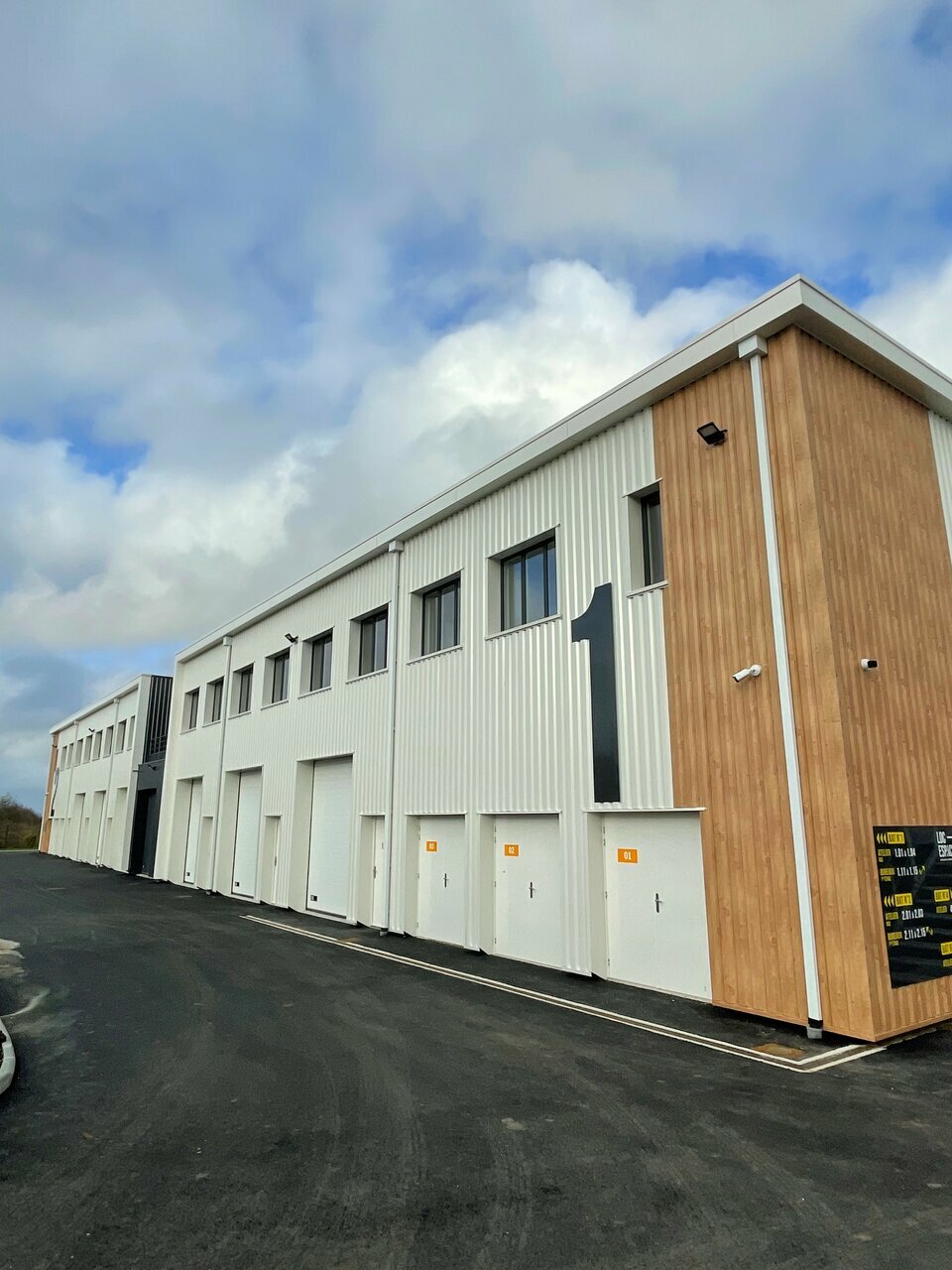 A LOUER - LOCAL ACTIVITE - PORTE DE PLOUZANE - BREST