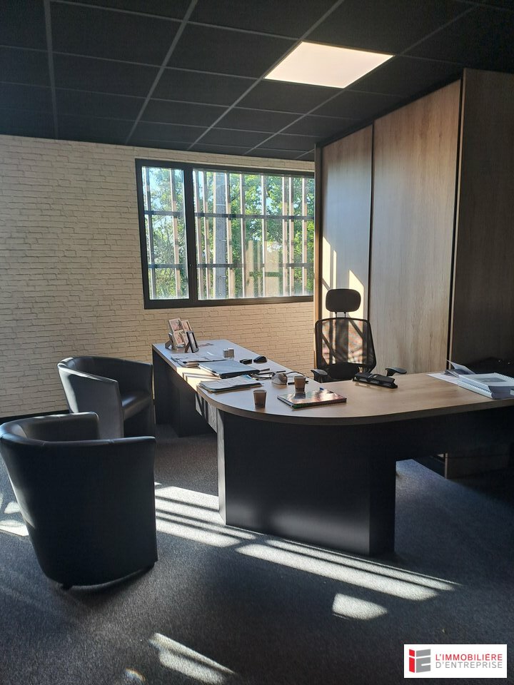 Local / Bureaux  68 m²  À louer  VITRE