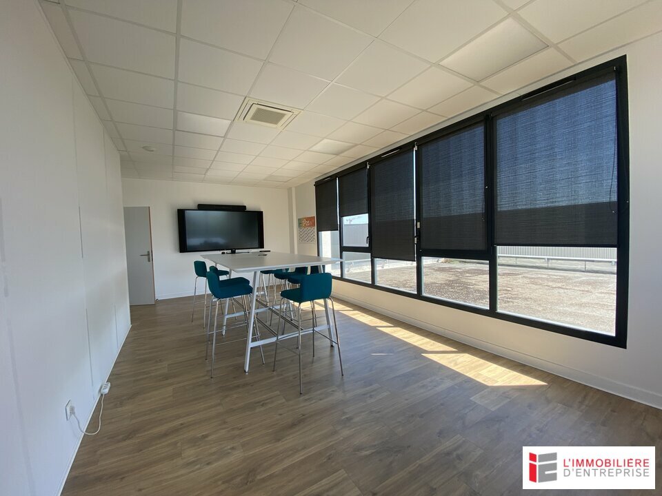 PLATEAU DE BUREAUX AMENAGE 274M² ROUTE DE LORIENT A RENNES