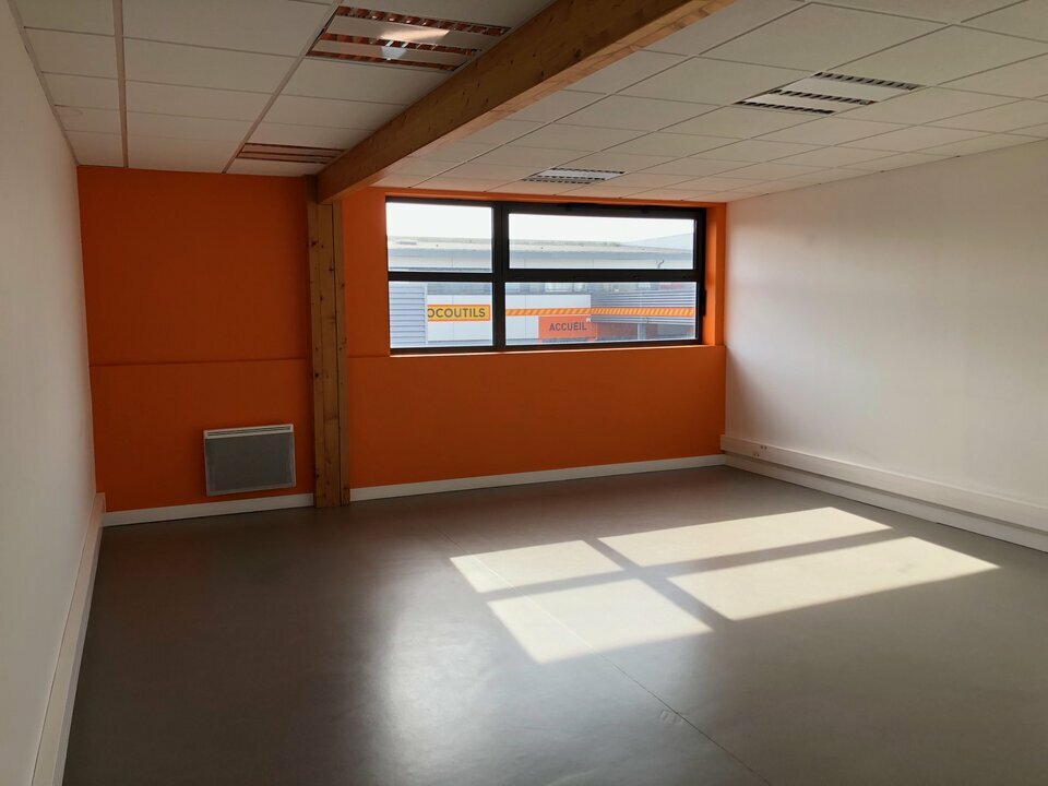 Visuel 1 de l'annonce : LOCATION - BUREAUX - PORT DE COMMERCE