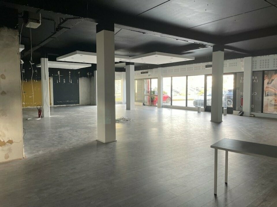 Visuel 5 de l'annonce : LOCATION - LOCAL COMMERCIAL - 356 m2 - KERGARADEC