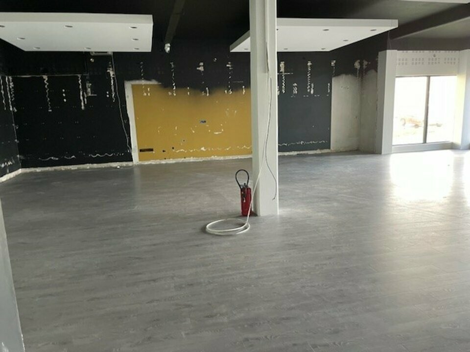 Visuel 7 de l'annonce : LOCATION - LOCAL COMMERCIAL - 356 m2 - KERGARADEC