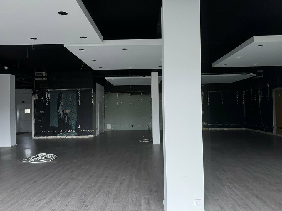 Visuel 8 de l'annonce : LOCATION - LOCAL COMMERCIAL - 356 m2 - KERGARADEC