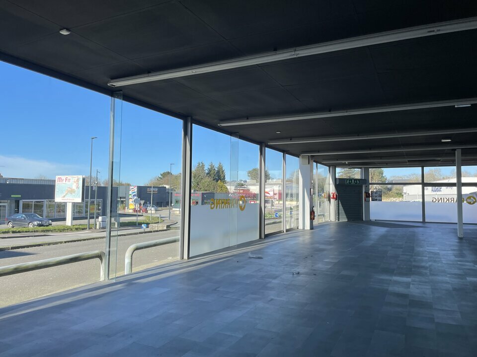 Visuel 2 de l'annonce : A LOUER- LOCAL COMMERCIAL 1039 M2- BREST KERGARADEC