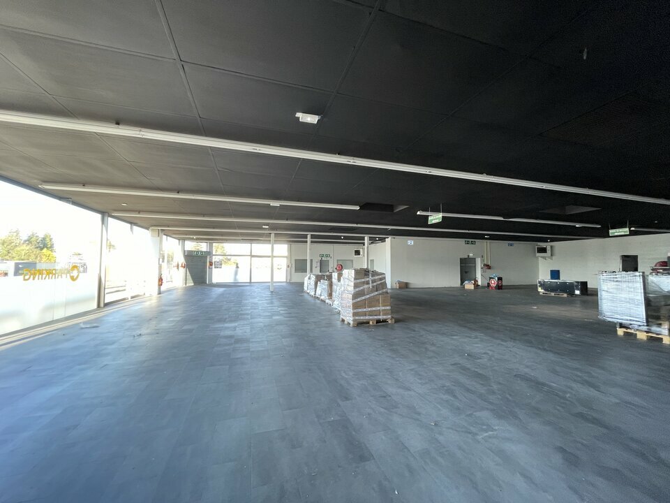 Visuel 3 de l'annonce : A LOUER- LOCAL COMMERCIAL 1039 M2- BREST KERGARADEC