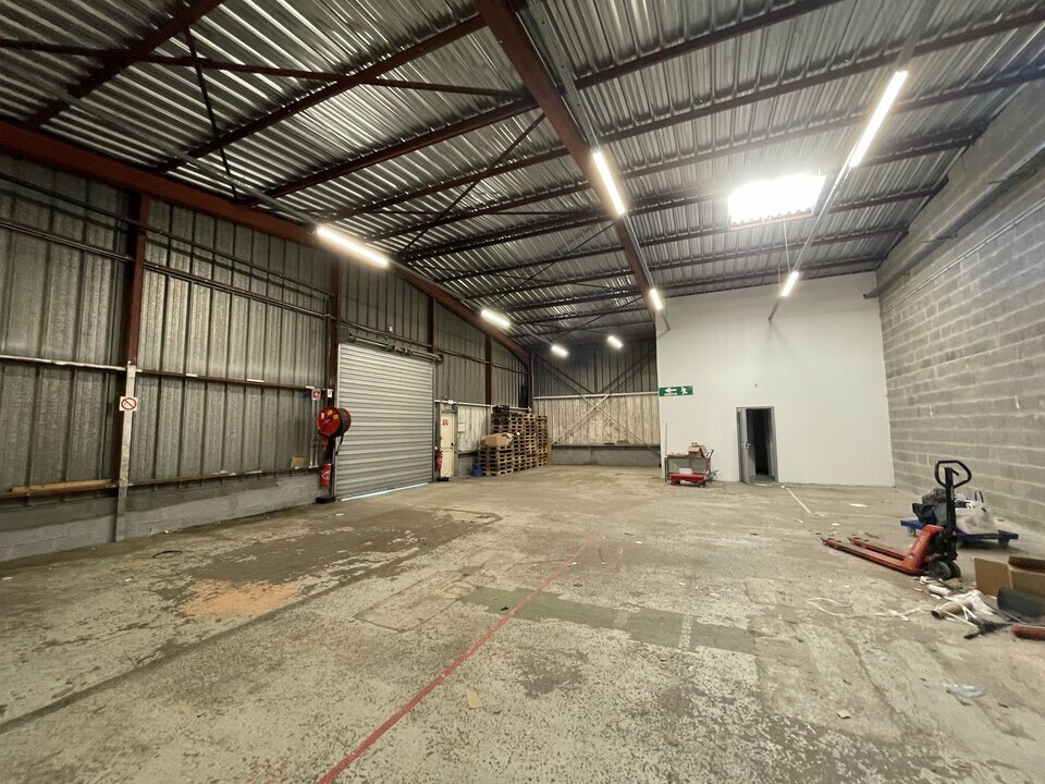 Visuel 4 de l'annonce : A LOUER- LOCAL COMMERCIAL 1039 M2- BREST KERGARADEC
