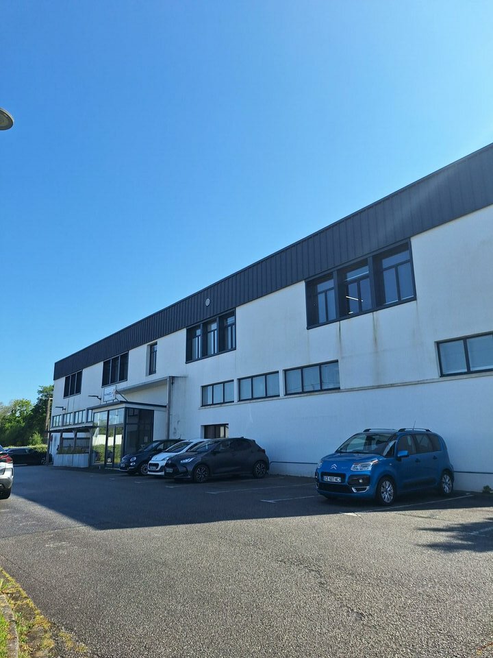 LOCAL D'ACTIVITE ET BUREAUX