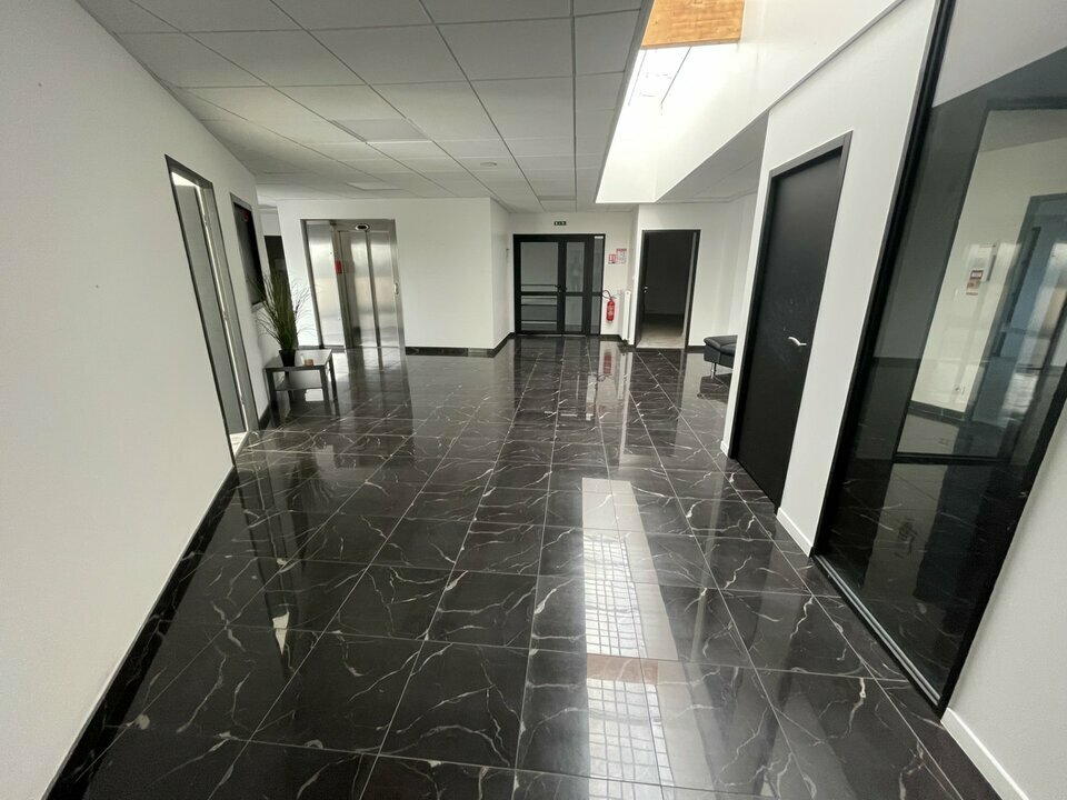Visuel 5 de l'annonce : A LOUER - BUREAUX - GUIPAVAS