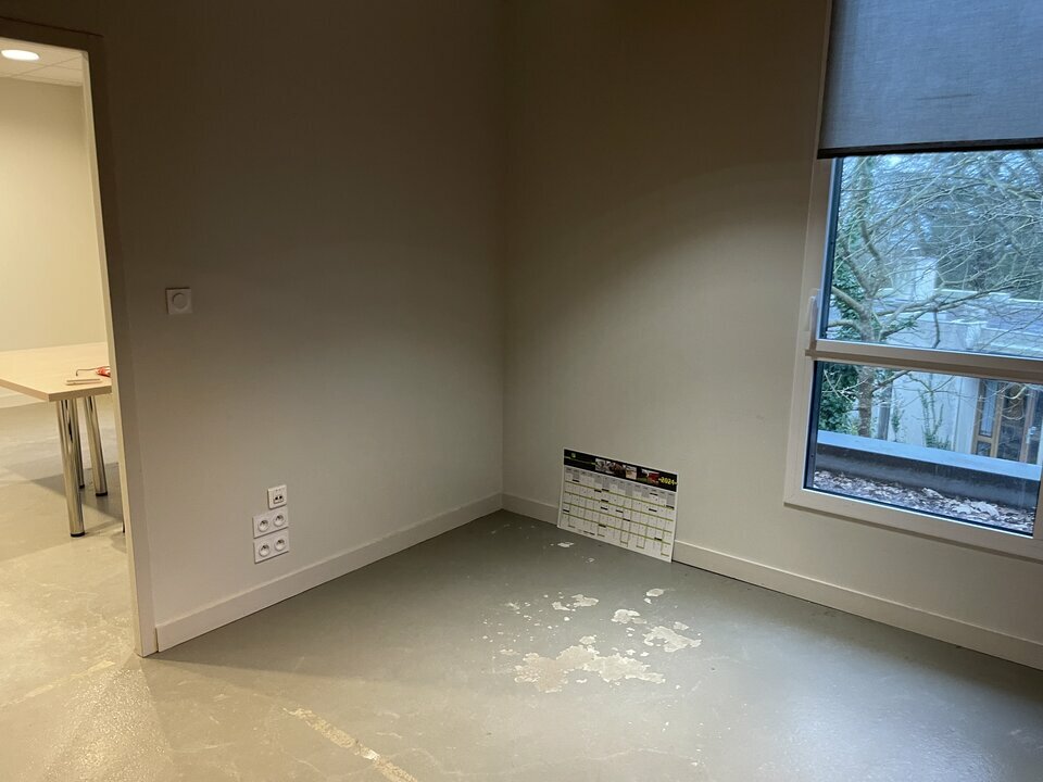 Visuel 2 de l'annonce : A VENDRE - BUREAUX - GUIPAVAS