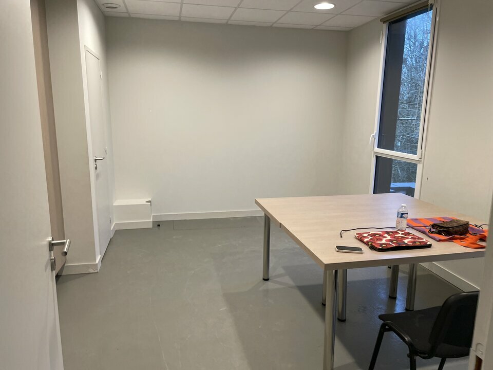 Visuel 1 de l'annonce : A VENDRE - BUREAUX - GUIPAVAS