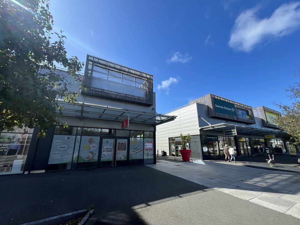 A LOUER LOCAL COMMERCIAL 200 M² BAILLÉS