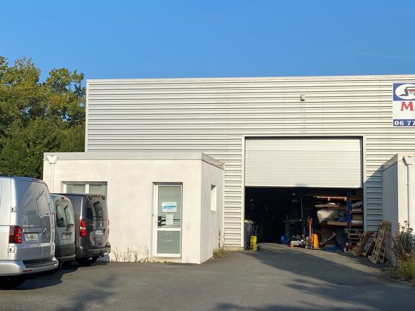Local d'activité de 160 m² à louer  Plescop, zone de Tréhuinec