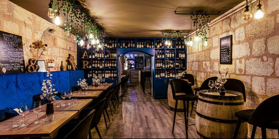 BORDEAUX LOCAL COMMERCIAL A VENDRE DE 170 M² ENV