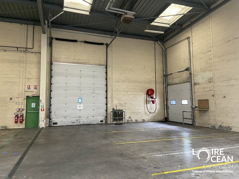 ENTREPÔT D’ENVIRON 2 000 M² À LOUER – BEAUCOUZÉ