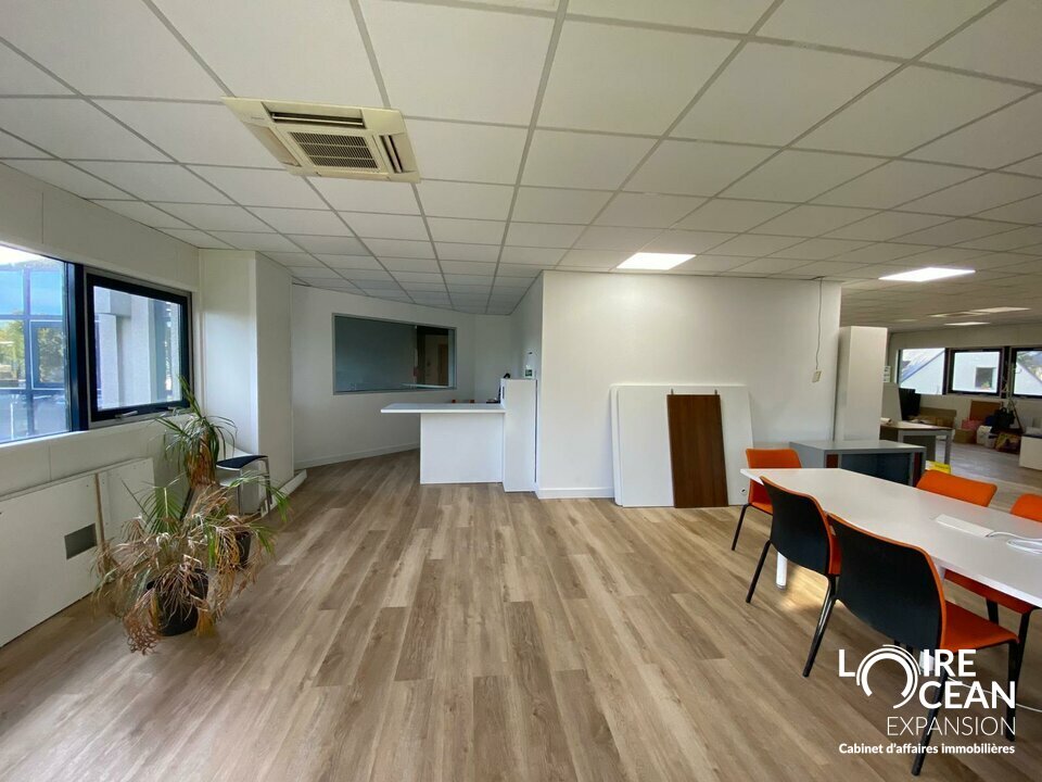À louer  Plateau de bureaux rénovés 124 m²  Nantes Est