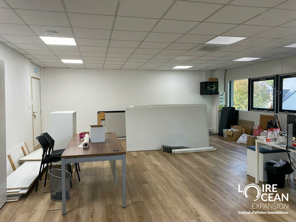 À louer  Plateau de bureaux rénovés 124 m²  Nantes Est