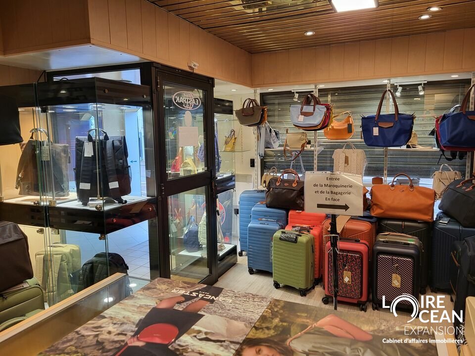 À VENDRE – MAROQUINERIE / BAGAGERIE – CENTRE-VILLE DE Pornic