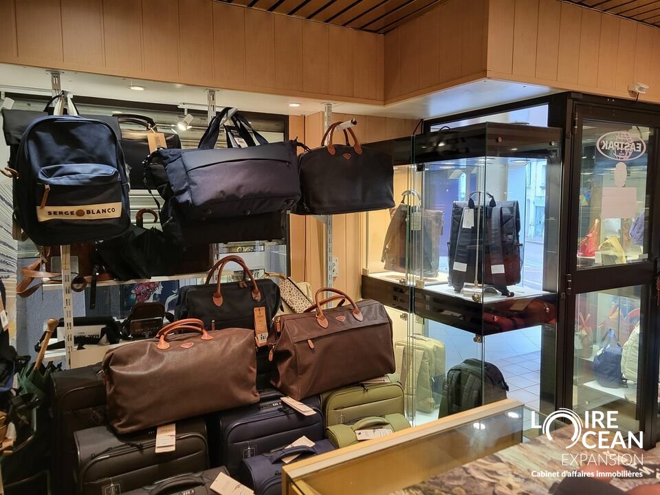 À VENDRE – MAROQUINERIE / BAGAGERIE – CENTRE-VILLE DE Pornic