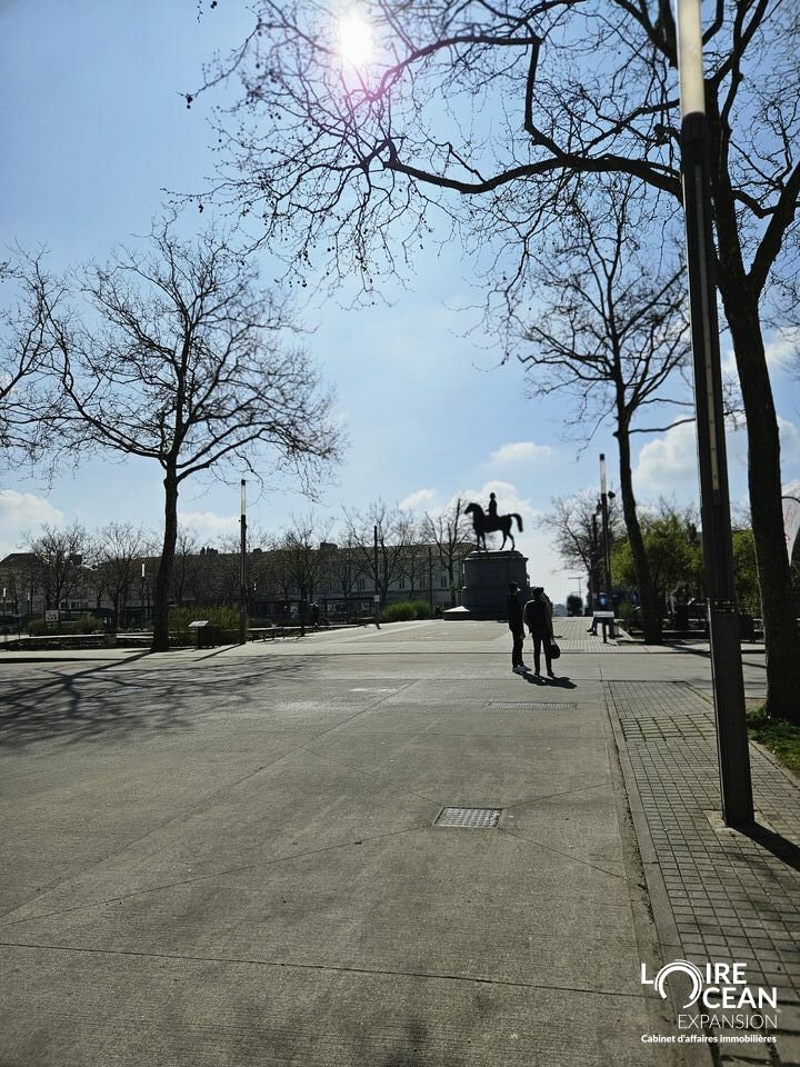 EMPLACEMENT STRATÉGIQUE – CARRÉ NAPOLÉON