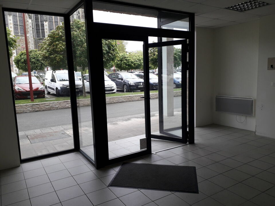 LOCAL COMMERCIAL 76 m² – EXCELLENTE VISIBILITÉ – PLAIN-PIED