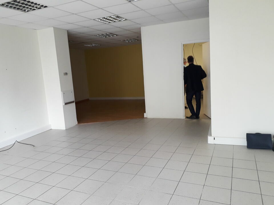 LOCAL COMMERCIAL 76 m² – EXCELLENTE VISIBILITÉ – PLAIN-PIED