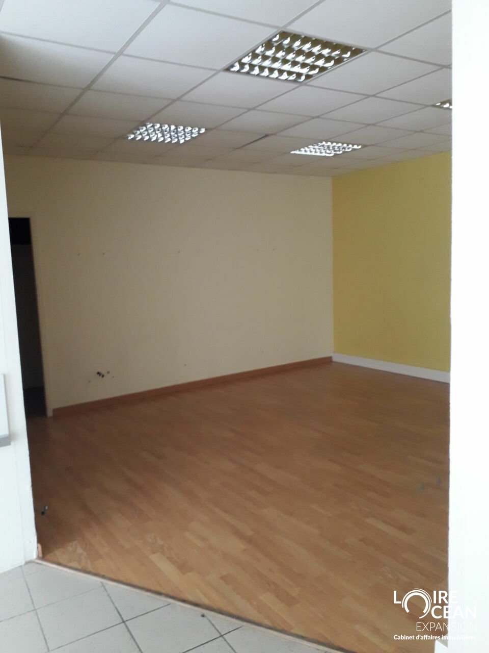 LOCAL COMMERCIAL 76 m² – EXCELLENTE VISIBILITÉ – PLAIN-PIED