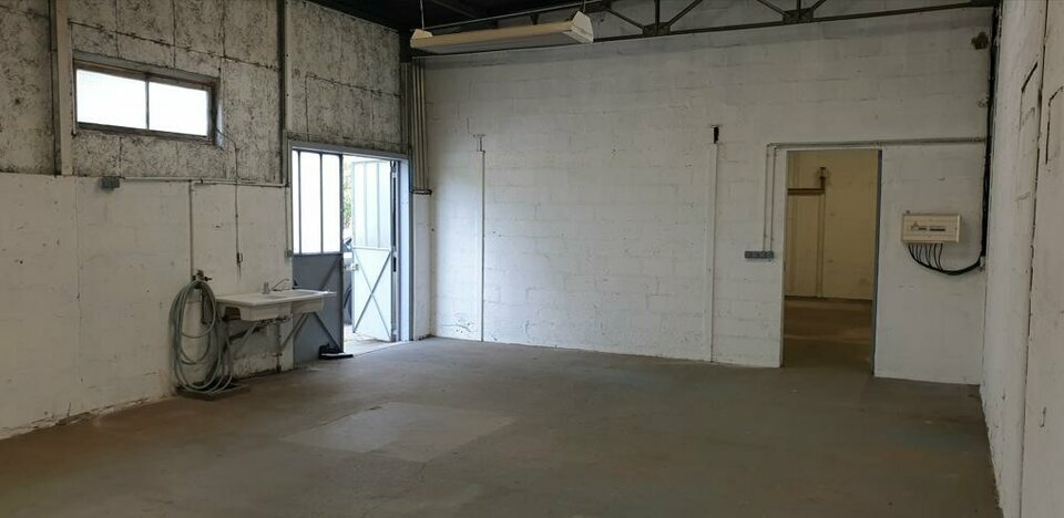 A LOUER – entrepôt 140m2