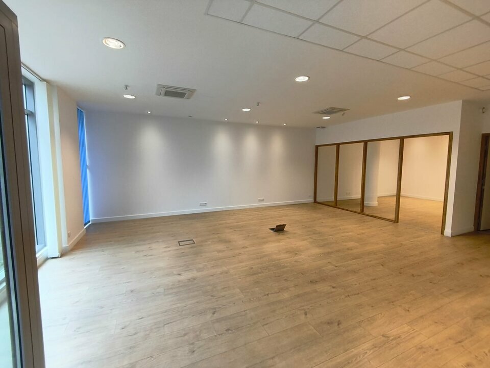 Local 102 m² – Île de Nantes