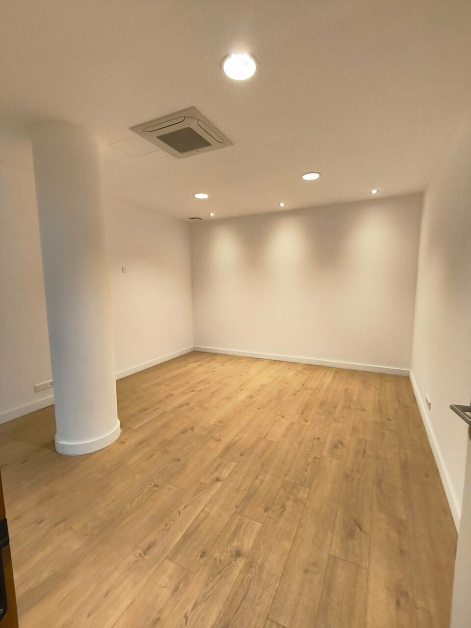 Local 102 m² – Île de Nantes