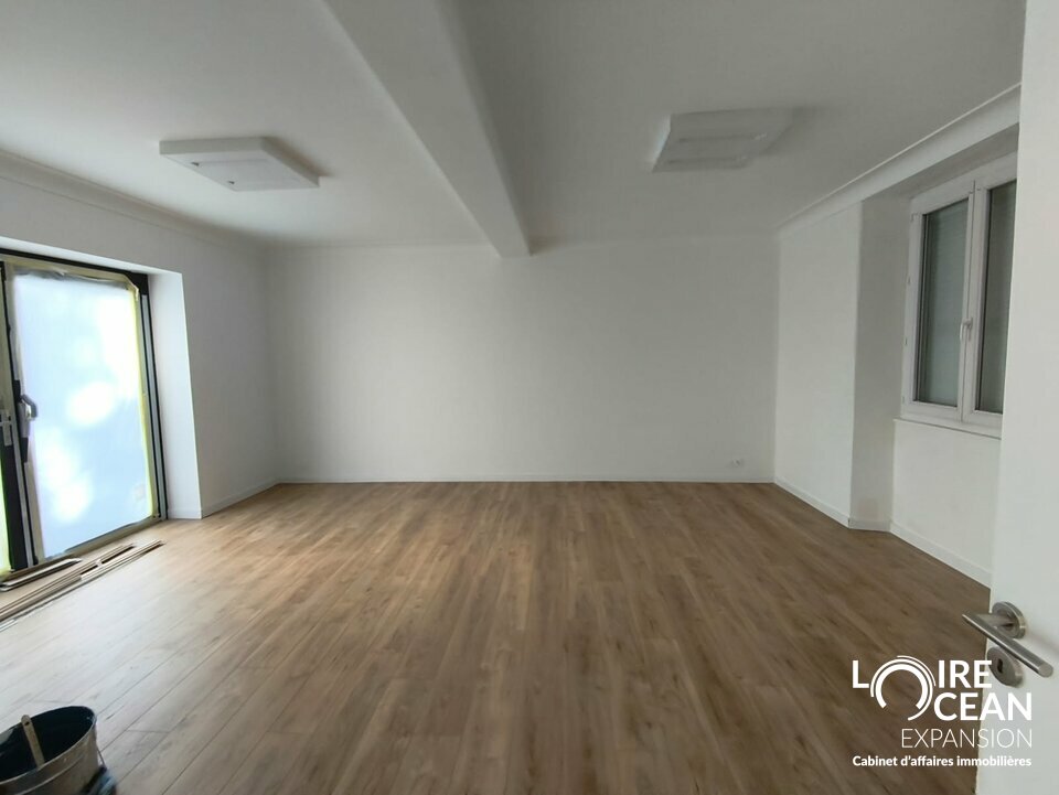 Local professionnel 120 m²  Axe très passant entre Pont-Saint-Martin et Rezé