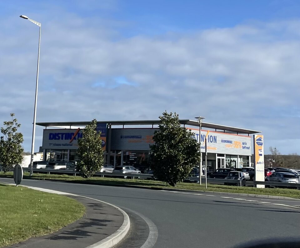 Emplacement n°1 – 1230m2 A LOUER