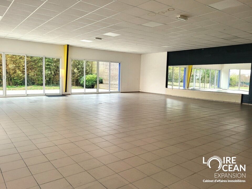 OPPORTUNITE LOCAL D&rsquo;ACTIVITE  AVEC TERRAIN CONSTRUCTIBLE A LA VENTE DANS LA ZA  DE ST MICHEL CHEF CHEF !