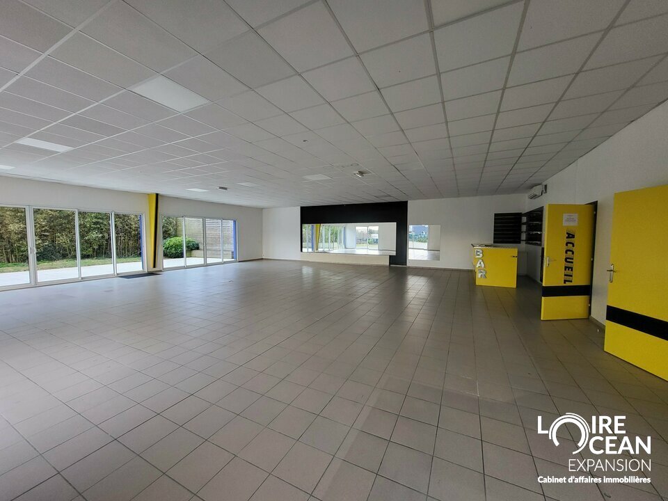 OPPORTUNITE LOCAL D&rsquo;ACTIVITE  AVEC TERRAIN CONSTRUCTIBLE A LA VENTE DANS LA ZA  DE ST MICHEL CHEF CHEF !