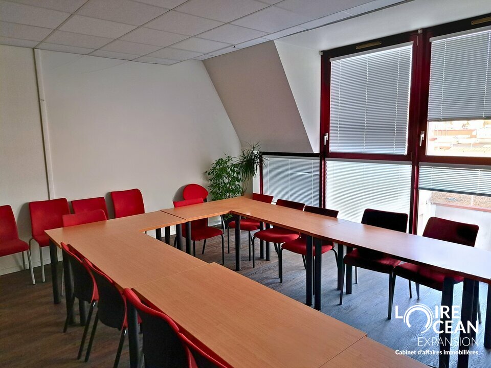 Bureaux 861 m²  Centre commercial Grand Maine  Angers Ouest