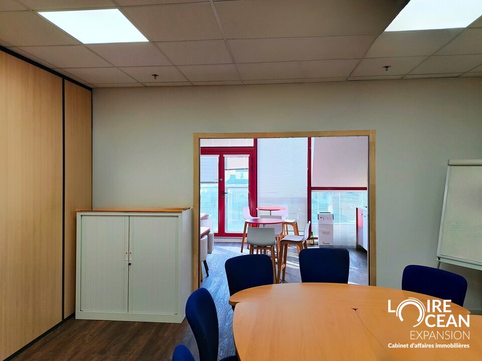 Bureaux 861 m²  Centre commercial Grand Maine  Angers Ouest