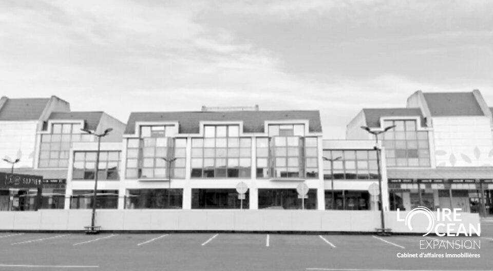 Bureaux 861 m²  Centre commercial Grand Maine  Angers Ouest