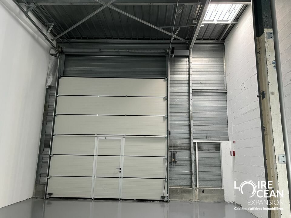 Cellule idéalement située en façade de la RD 523