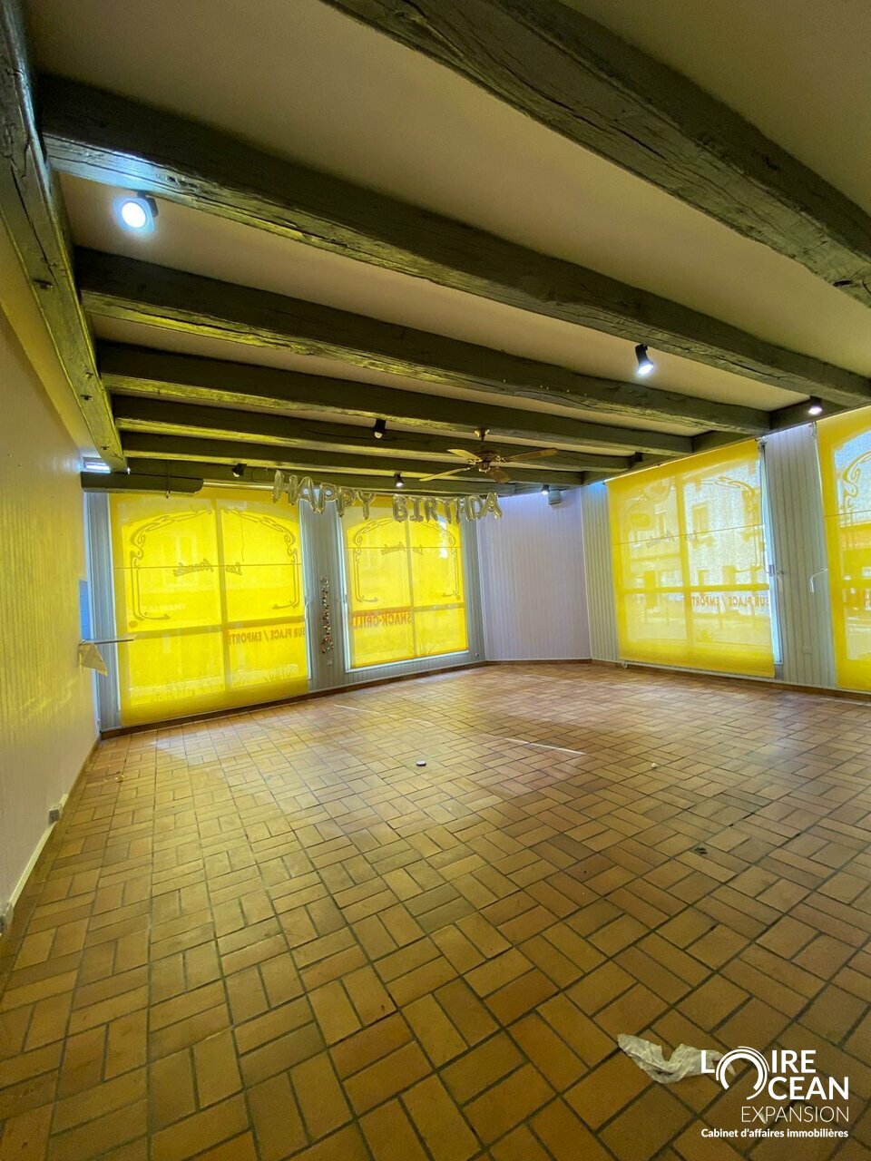 À LOUER  Local commercial 212 m² avec forte visibilité