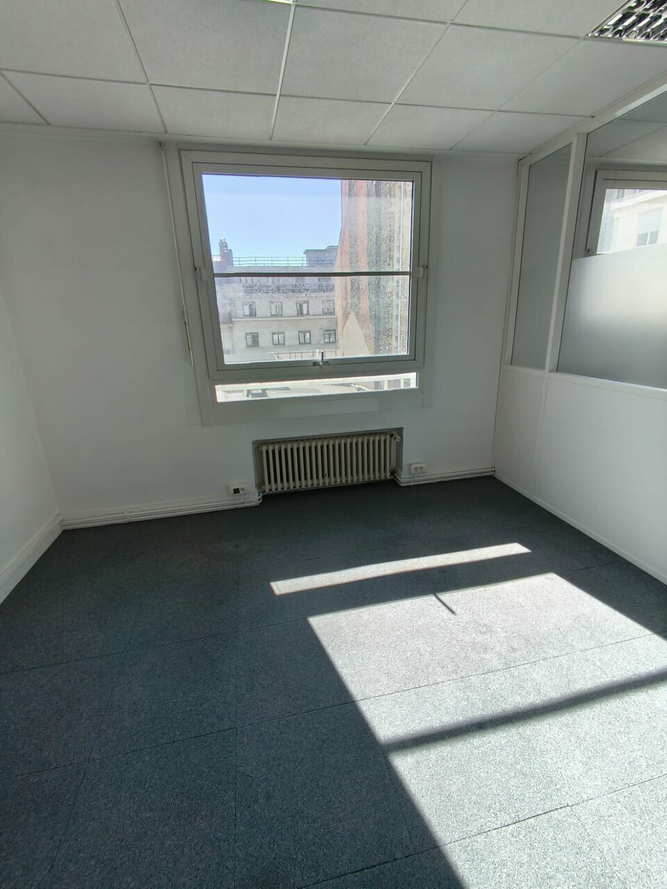 Bureaux lumineux 96 m²  Plein centre-ville  Accès PMR / Ascenseur