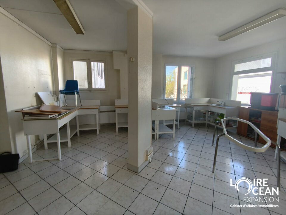 Bureaux lumineux – Proximité Gare – Bel environnement de travail