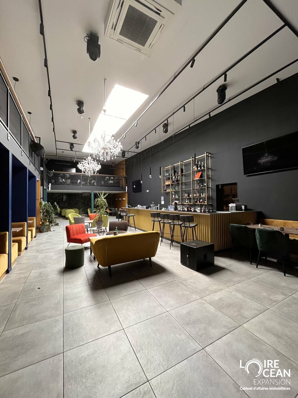 LOCAL DE RESTAURATION + parking – A LOUER