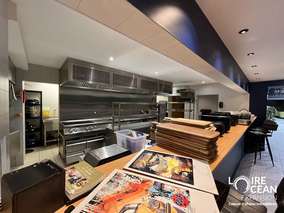 LOCAL DE RESTAURATION + parking – A LOUER